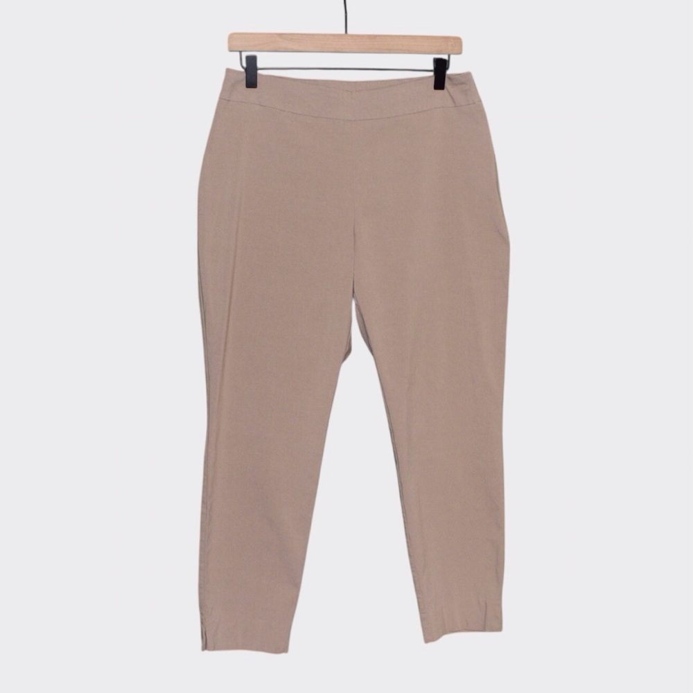 Time and Tru Stretch Capri Pants